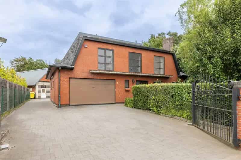 Woning met achterliggend bijgebouw