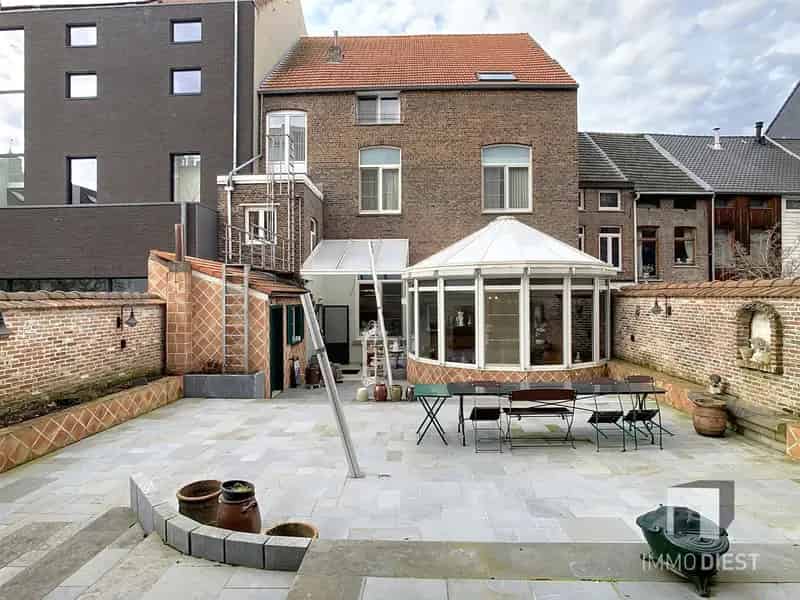 Exclusieve beleggingskans: statige herenwoning met gegarandeerde huurinkomsten.