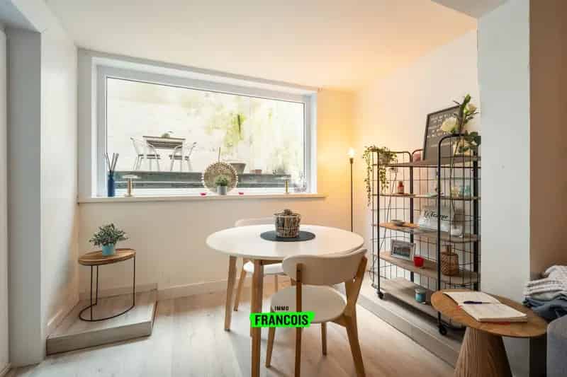 Hip Sous-Sol Appartement op Boogscheut van Oostende Beach