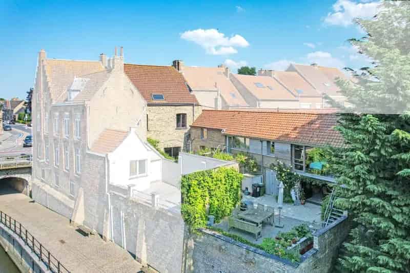 Statige woning met tal van mogelijkheden in centrum Diksmuide op 226 m²