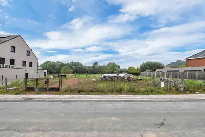 Perceel bouwgrond op rustige en strategische locatie