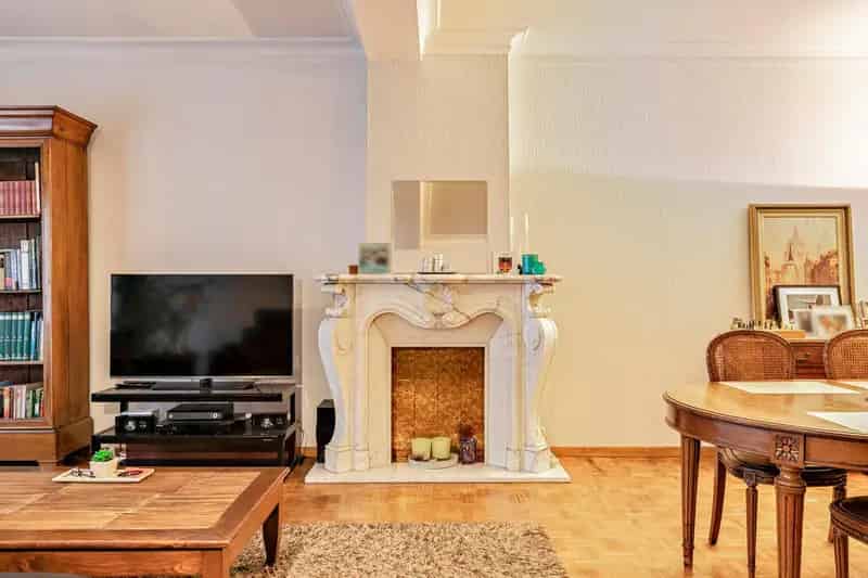 In de dorpskern van Neeroeteren gelegen halfvrijstaande woning met 2 slaapkamers.