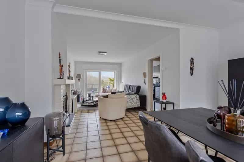 Ruime woning met karakter + appartement + werkplaats te Tongeren-Sluizen