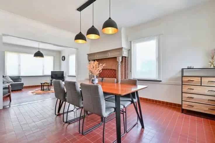 Huis Te Koop Hamme: Charmante Halfopen Woning met Garage en Tuin