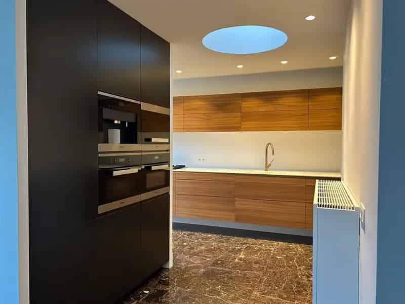 Gerenoveerde woning met vier slaapkamers en garage op rustige locatie
