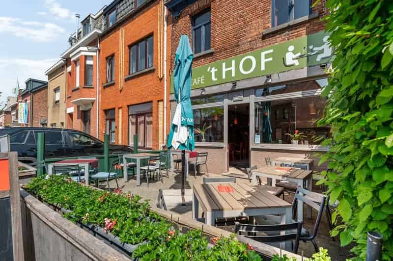 Handelspand met terras en tuin  in hartje van Hofstade