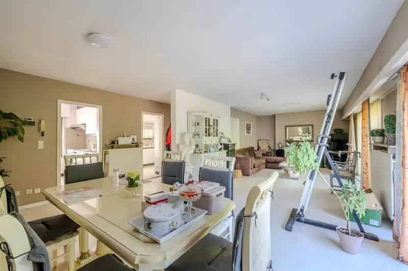 Te renoveren bel-étage woning op 9a 45ca
