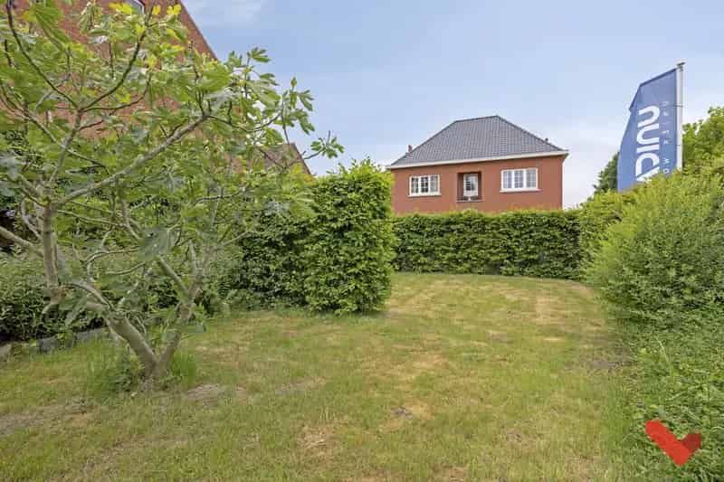 Huis te koop Bekkevoort: Gezinswoning met bouwgrond