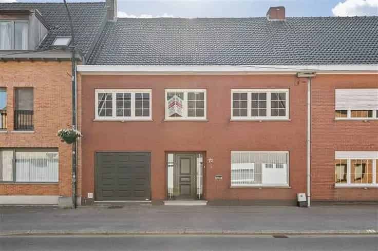 Ruime gezinswoning te koop met 4 slaapkamers en garage