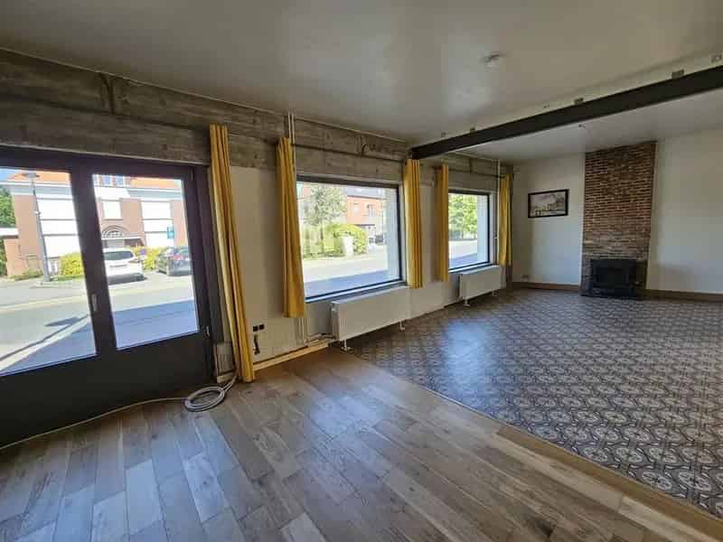 Huis In Centrum Haacht Met 2 Ruime Garages.
