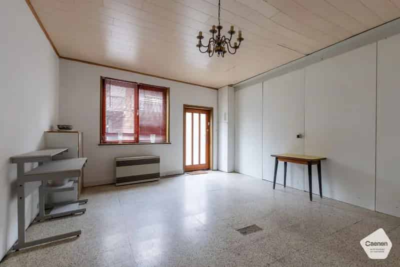 MOOIE VEELZIJDIGE VRIJSTAANDE WONING MET LOODS en 4 SLAAPKAMERS in het centrum van Ruddervoorde
