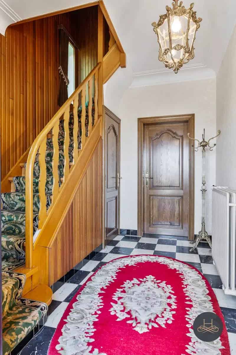 Karaktervolle woning op uniek perceel van 19 are