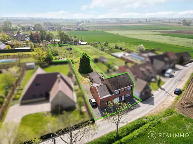 Stevige woning op ruim perceel met prachtige ligging!