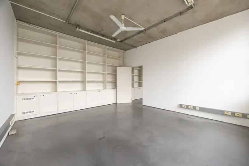 WILRIJK - Modernistisch kantoor op centrale locatie