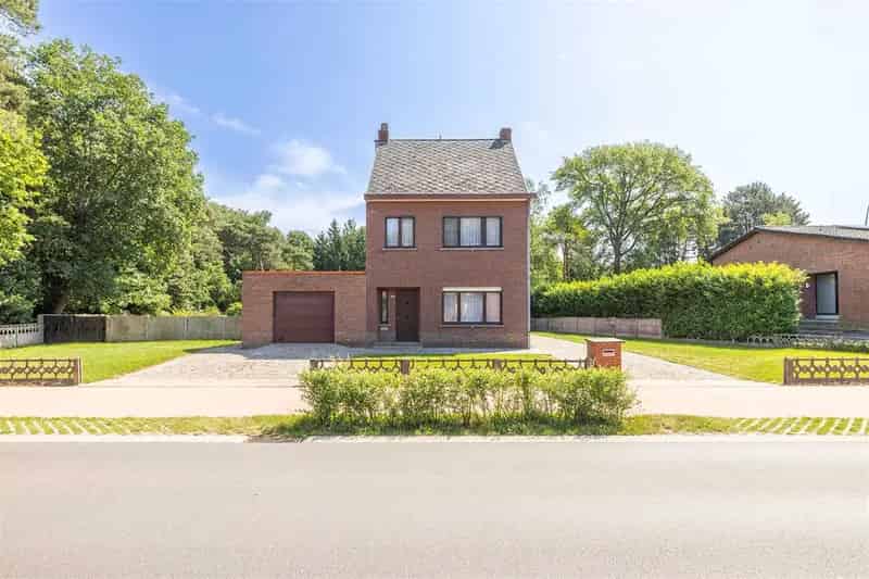 Vrijstaande woning op circa 4.400 m².