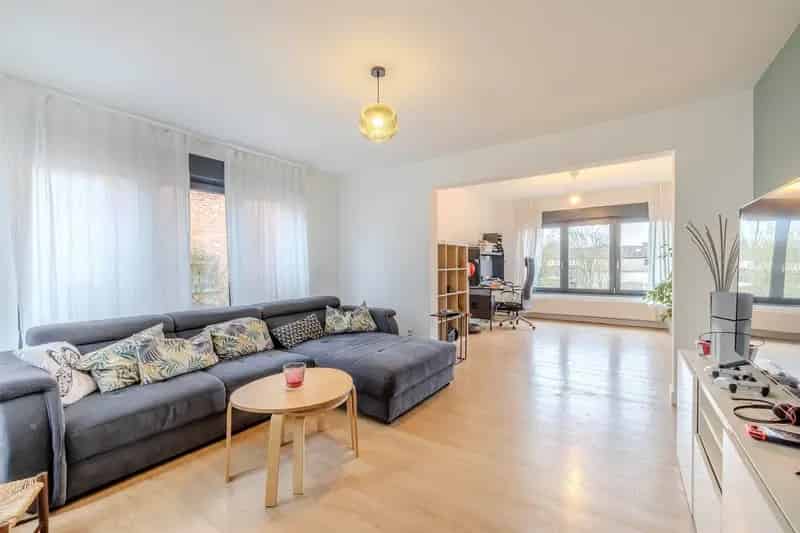 Instapklare woning met 4 slaapkamers en 2 badkamers.