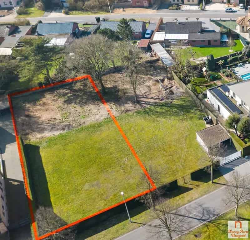 Bouwgrond van 11a 37ca in residentiële en groene omgeving