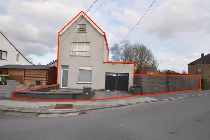 Charmante vrij staande huis met grote tuin te Gullegem.
