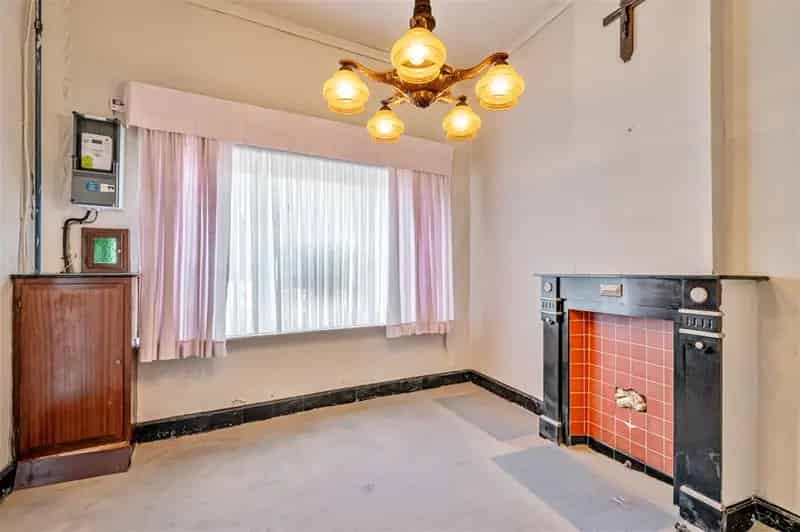 Op te frissen woning met drie slaapkamers en tuin