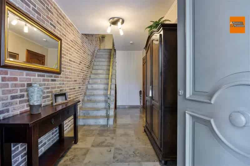 Bel etage woning met met garage, terras en tuin