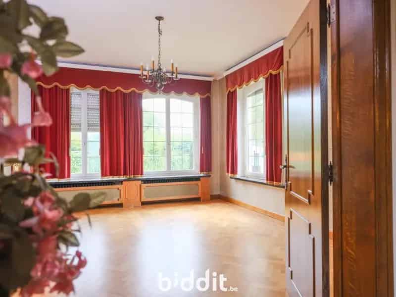 RUIME ALLEENSTAANDE VILLA