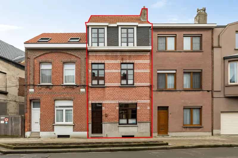 Karaktervolle woning met 4 (mog.6) slaapkamers en leuke tuin!