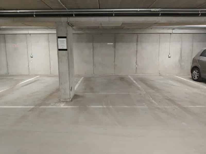 Autostaanplaats te huur aan de Vaart van Leuven! 