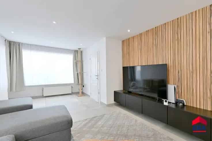Huis Te Koop Evergem: Lichtrijke woning met tuin en atelier