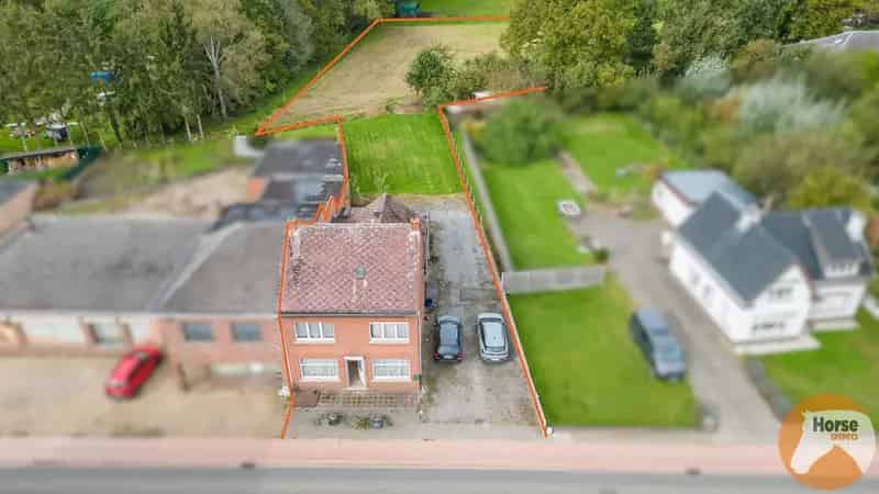 SCHERPENHEUVEL-ZICHEM - Te renoveren 3 gevelwoning met weide