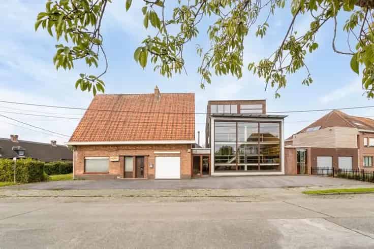 Huis Te Koop Sleidinge: Ruime Woning met Handelspand 523m²
