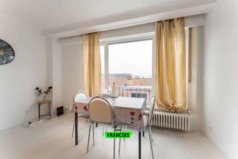 Instapklaar 2 slaapkamerappartement te koop in hartje Roeselare