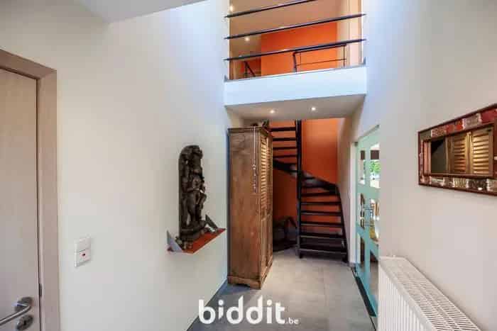 LICHTRIJKE VRIJSTAANDE WONING
