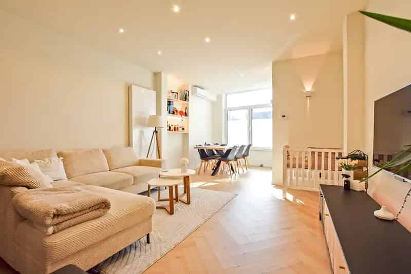 Gerenoveerde energiezuinige woning, gelegen aan de Lo-vaart