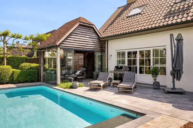 Luxueuze villa met zwembad, poolhouse en vier slaapkamers