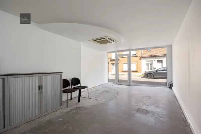 Handelspand met garage en privatieve tuin