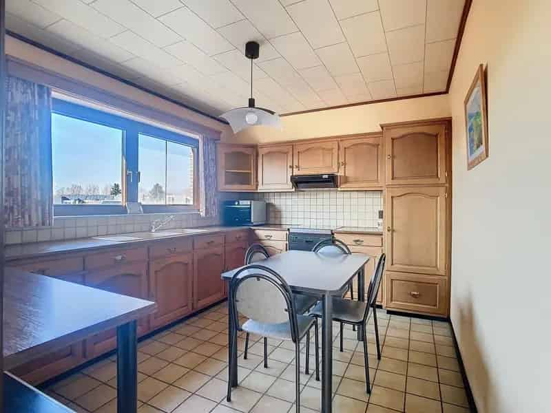 Ruime Woning met 3 SLPK, tuin, opslagruimte én magazijn!