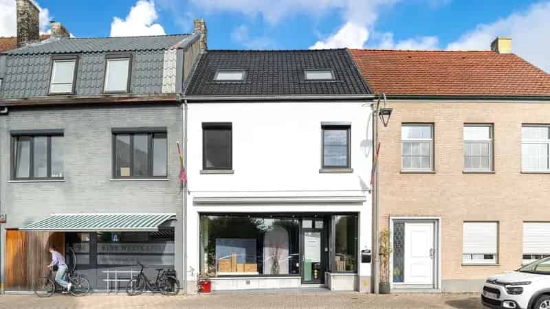 Handelshuis: mooie winkelruimte met vernieuwde woning te Knokke-Heist