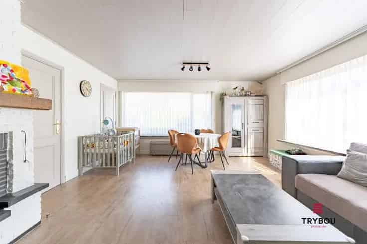 Huis Te Koop Ruime gezinswoning met garage en tuin