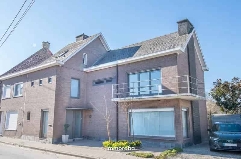 TE KOOP: Gezellige, instapklare woning met zuidgerichte tuin en zonneterras, op rustige locatie te Desselgem. Opportuniteit!
