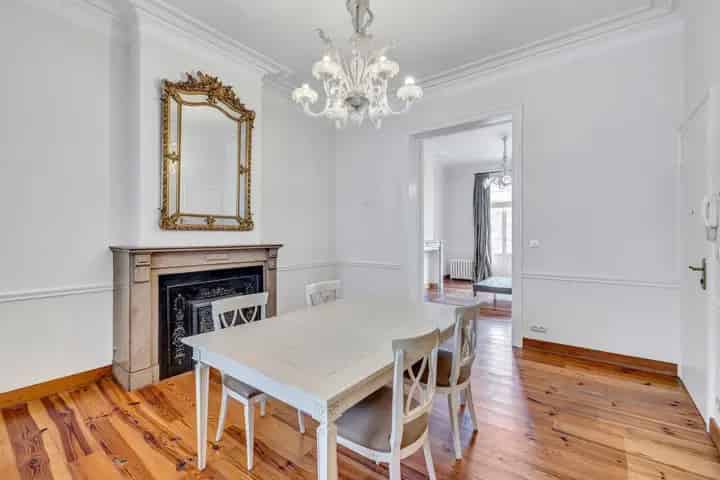 Instapklaar appartement te koop in Elsene! 