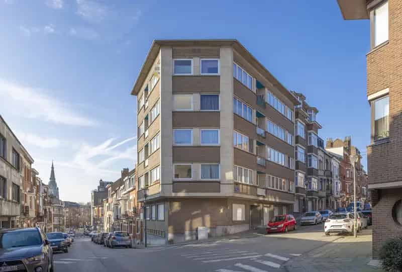 Lichtrijk appartement met één slaapkamer te Anderlecht