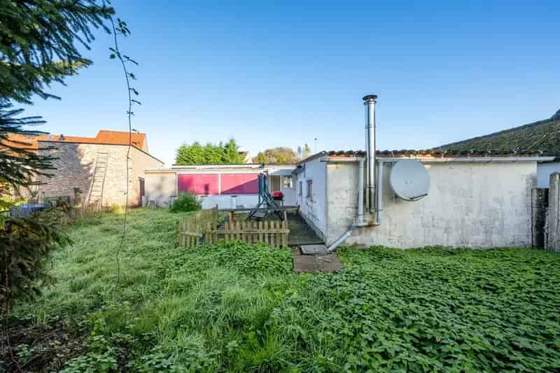 Bouwgrond met af te breken gebouw op 5a20ca