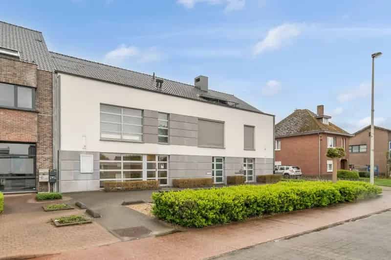 Ruim bedrijfsgebouw te koop