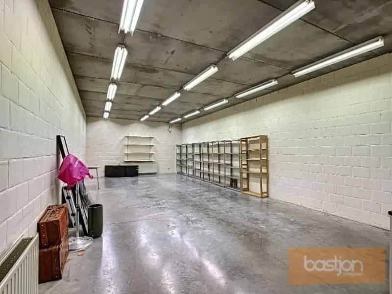 TE KOOP: Handelspand + Duplexappartement in hartje Kuurne
