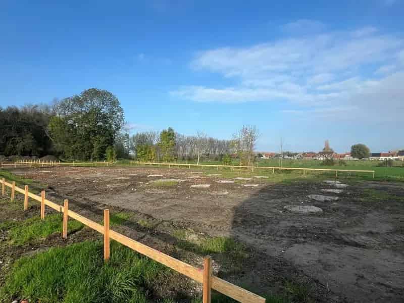 Nieuwbouw casco woning rustig gelegen te Lapscheure.
