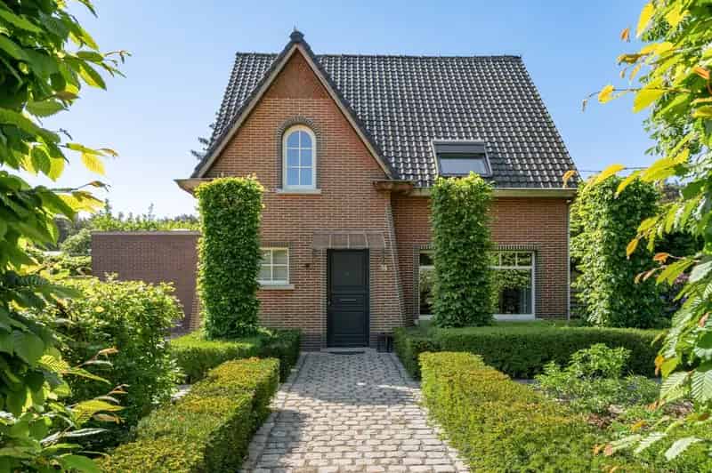 Instapklare charmante gezinswoning met prachtige tuin
