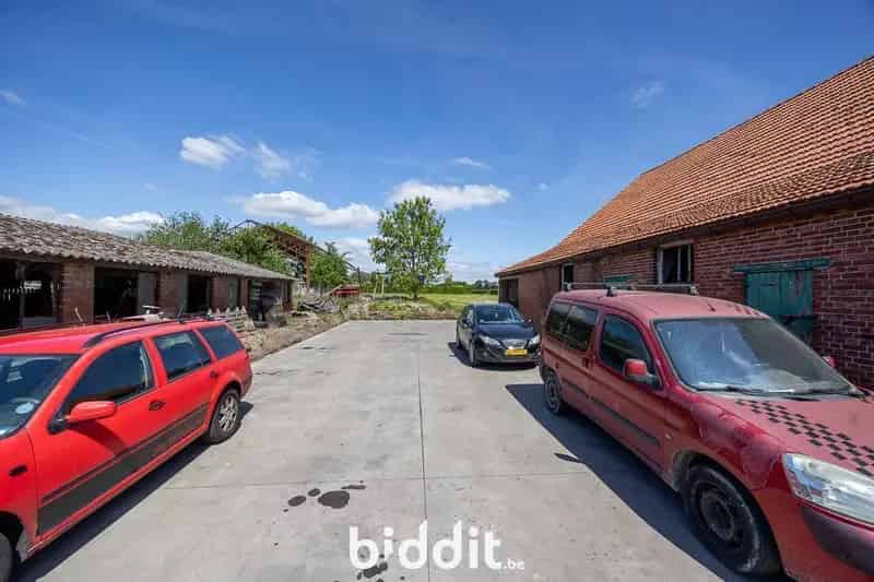LOT 4: HOEVE