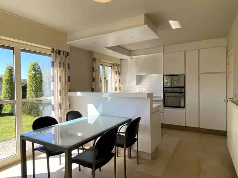 ALLEENSTAANDE WONING MET 4 SLPKS | INPANDIGE GARAGE | TUIN