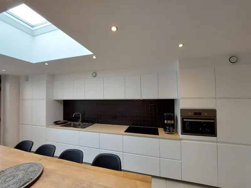 Recent gerenoveerde woning (101 m²) met 2 slaapkamers en garage te koop!