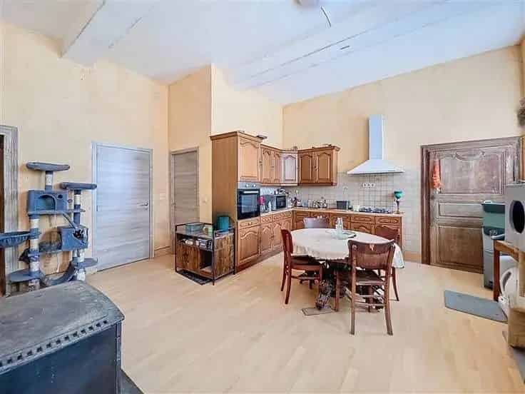 Huis Te Koop Renovatieproject 516m² 8 slaapkamers